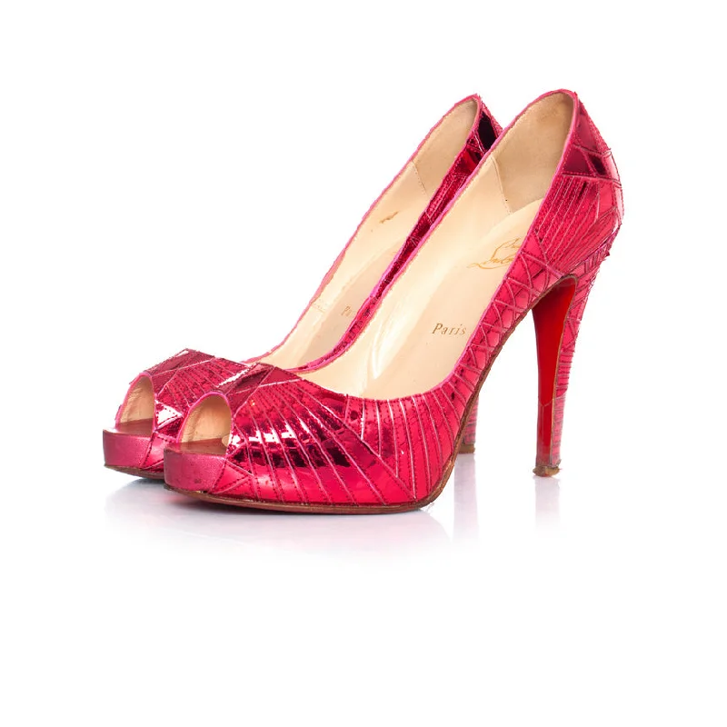 Women's business meeting stiletto heel pumps with a professional lookMetallic pink pump