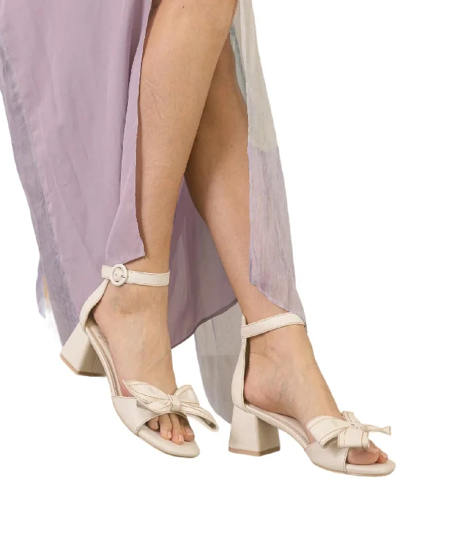 Women's prom stiletto heel pumps in a shimmery fabricWomen's Made For Fun Bow Heels In White