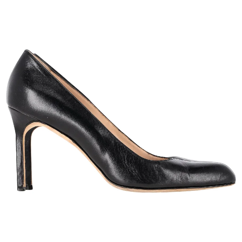 Women's velvet - covered stiletto heel pumps for a luxurious lookManolo Blahnik Round-Toe Pumps in Black Leather