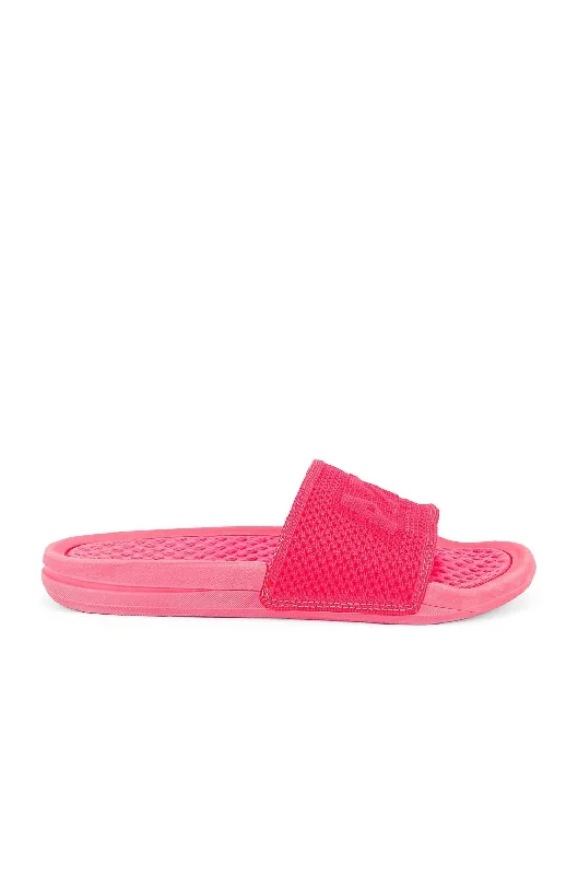 Women's Thong Sandals with a Beaded Design in Multicolor for a Beachy AestheticWomen's Big Logo Techloom Slide In Magenta