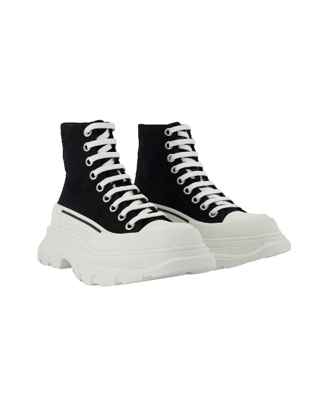 Retro - Style Women's Sneakers in Pastel Colors for a Nostalgic and Fashionable VibeTread Sneakers - Alexander Mcqueen -  Black/White - Leather