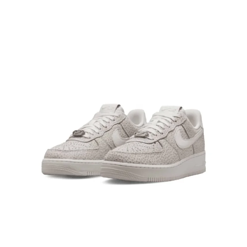 Retro - Style Women's Sneakers in Pastel Colors for a Nostalgic and Fashionable VibeWomen's Air Force 1 '07 Prm Sneakers In Phantom/metallic Silver-Sail