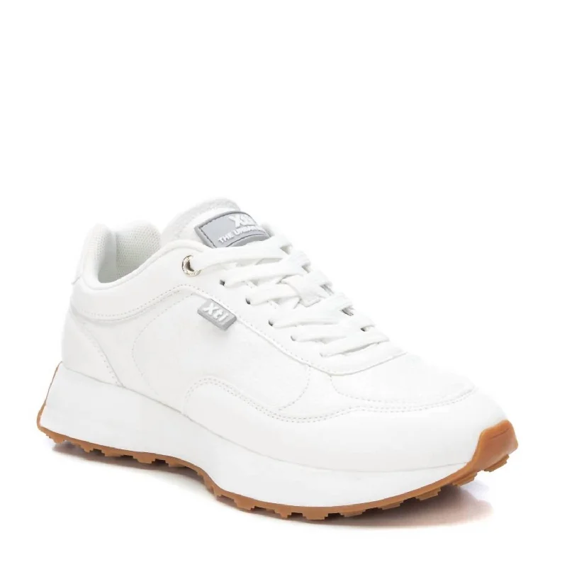 Chunky - Sole Women's Platform Sneakers in White for a Trendy Street Style LookWomen's Lace-Up Sneakers In White