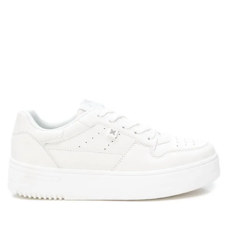 Women's Sneakers with Hidden Wedges for a Subtle Height Boost and Added StyleWomen's Non-Slip Sneakers In White