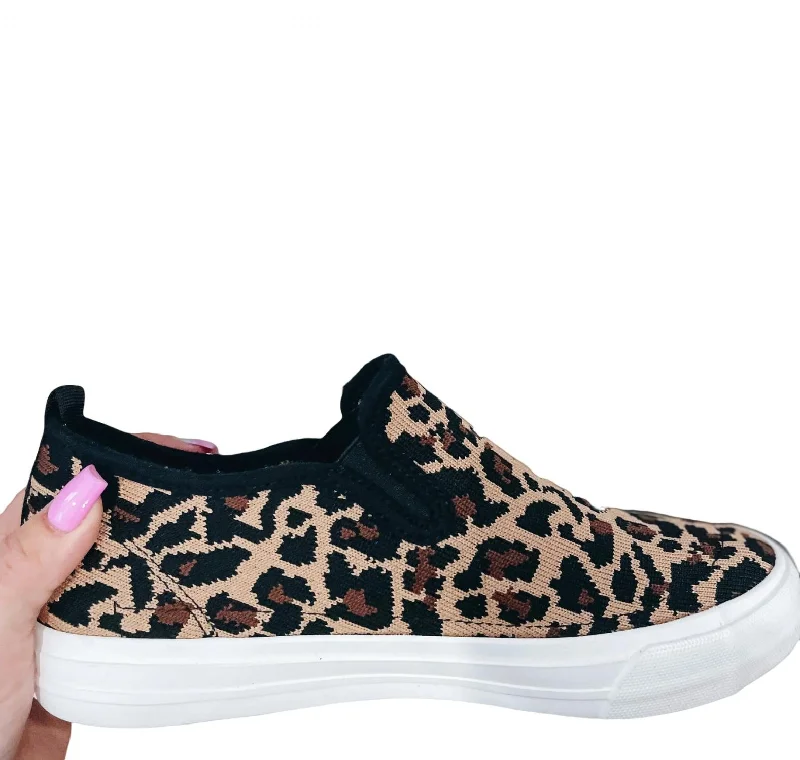 Patterned Print Women's Sneakers in Floral Designs for a Feminine and Fashion - Forward LookWomen's So Fly Leopard Slip On Sneakers